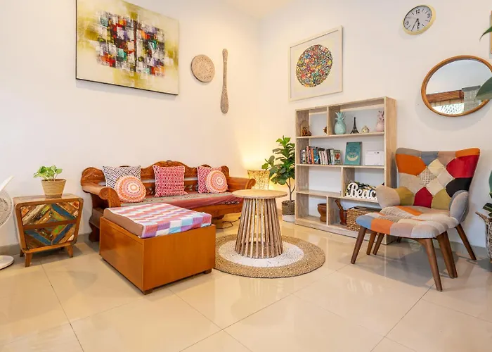 Tranquil Near Berawa Beach-shared Pool & Kitchen Canggu