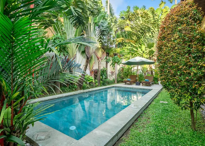 Tranquil Near Berawa Beach-shared Pool & Kitchen Habitación en casa particular Canggu