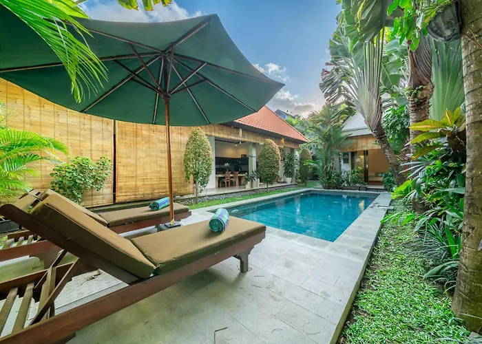 Tranquil Near Berawa Beach-shared Pool & Kitchen Canggu